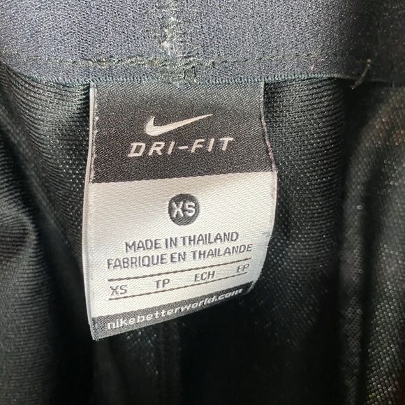 Nike Women Running Shorts - Picture 4 of 5